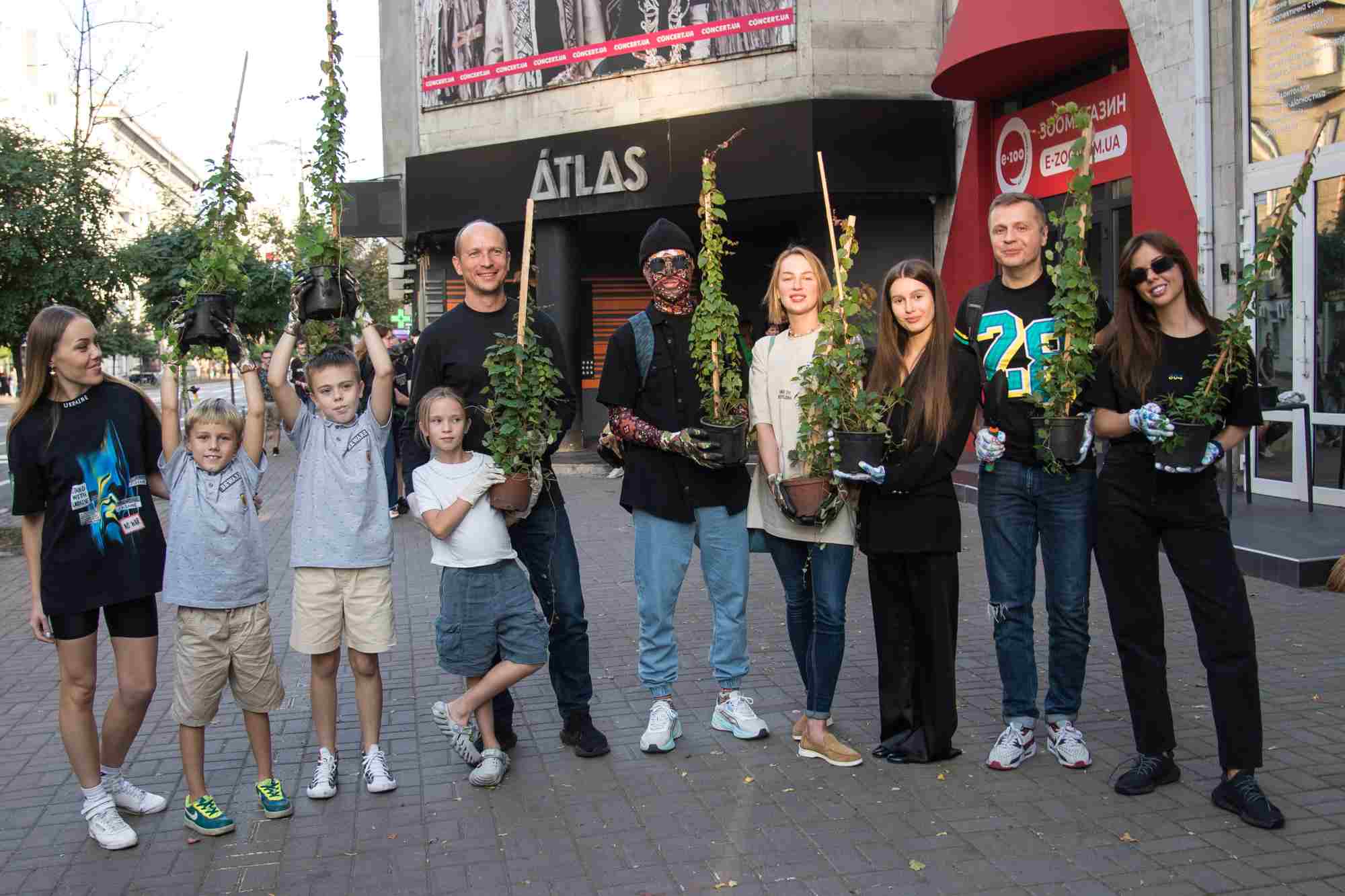 Kalush Orchestra та Олена Тополя (ALYOSHA) разом з клубом ATLAS озеленюють Київ